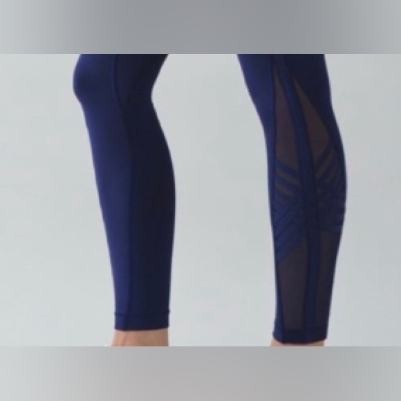 Lululemon Minimalist Tight (Full-On Luxtreme) - Picture 6 of 6